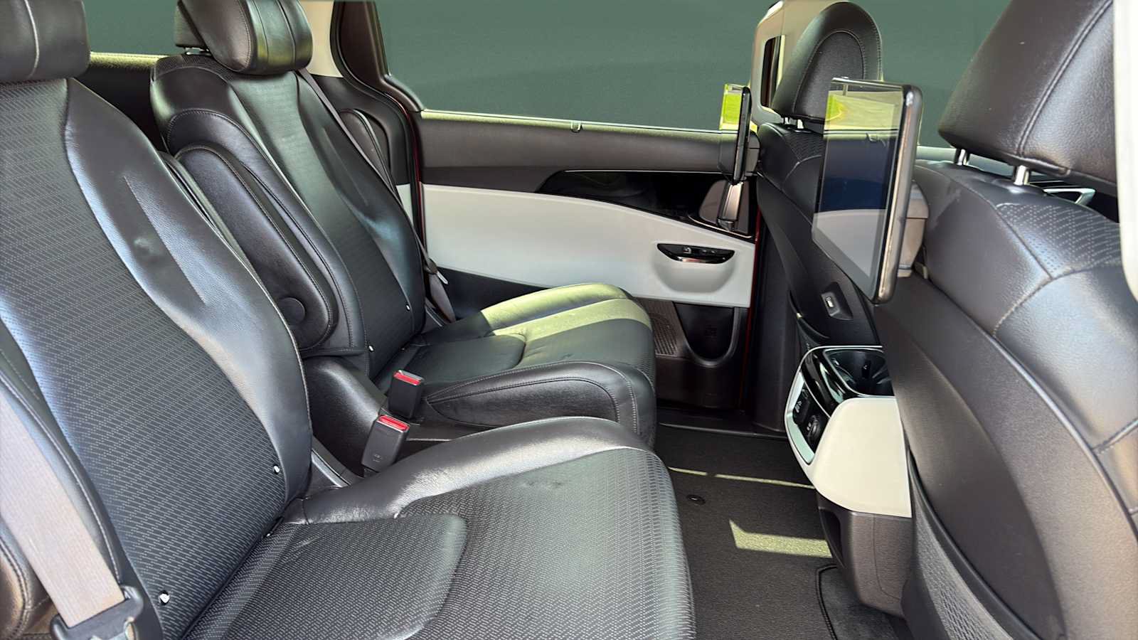 Used 2023 Kia Carnival SX Prestige FWD image 22