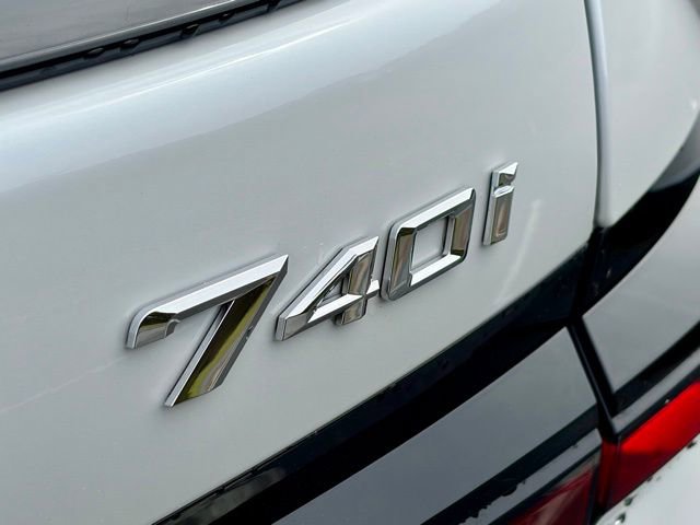 Used 2025 BMW 740i w/ Premium Package image 15