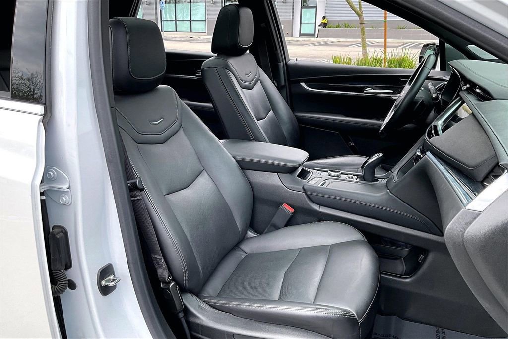 Certified 2024 Cadillac XT5 Premium Luxury FWD image 9