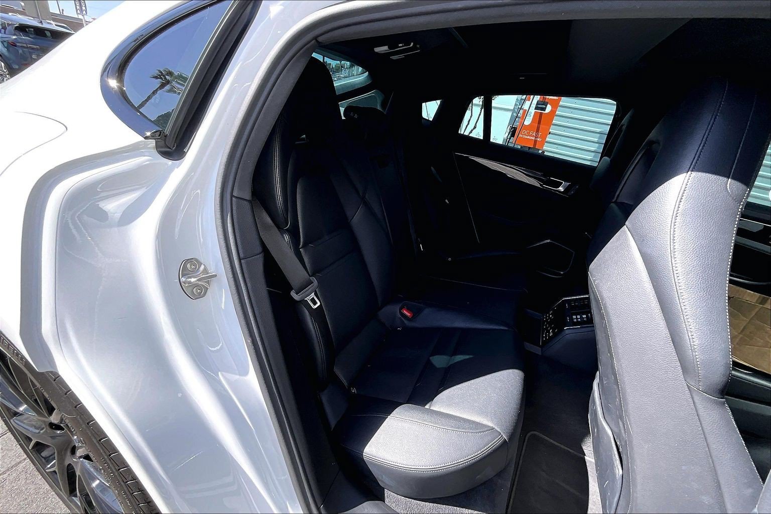 Used 2023 Porsche Panamera image 27