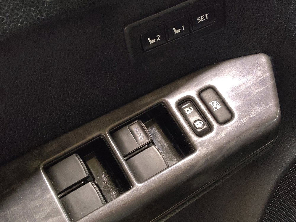 Used 2018 Toyota RAV4 Platinum FWD image 27