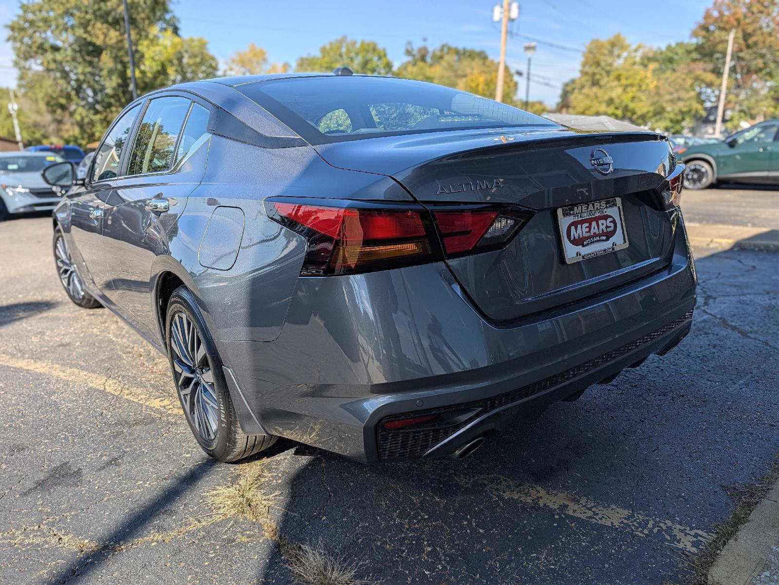 Used 2024 Nissan Altima 2.5 SV w/ SV Premium Package FWD image 9