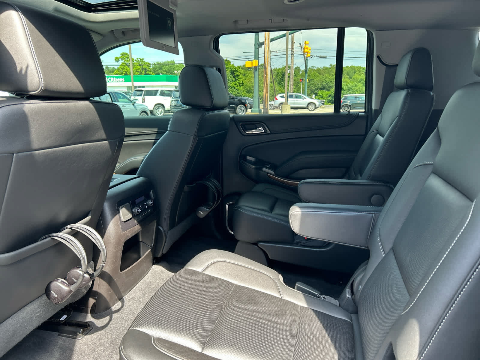 Used 2019 Chevrolet Suburban Premier AWD/4WD image 24