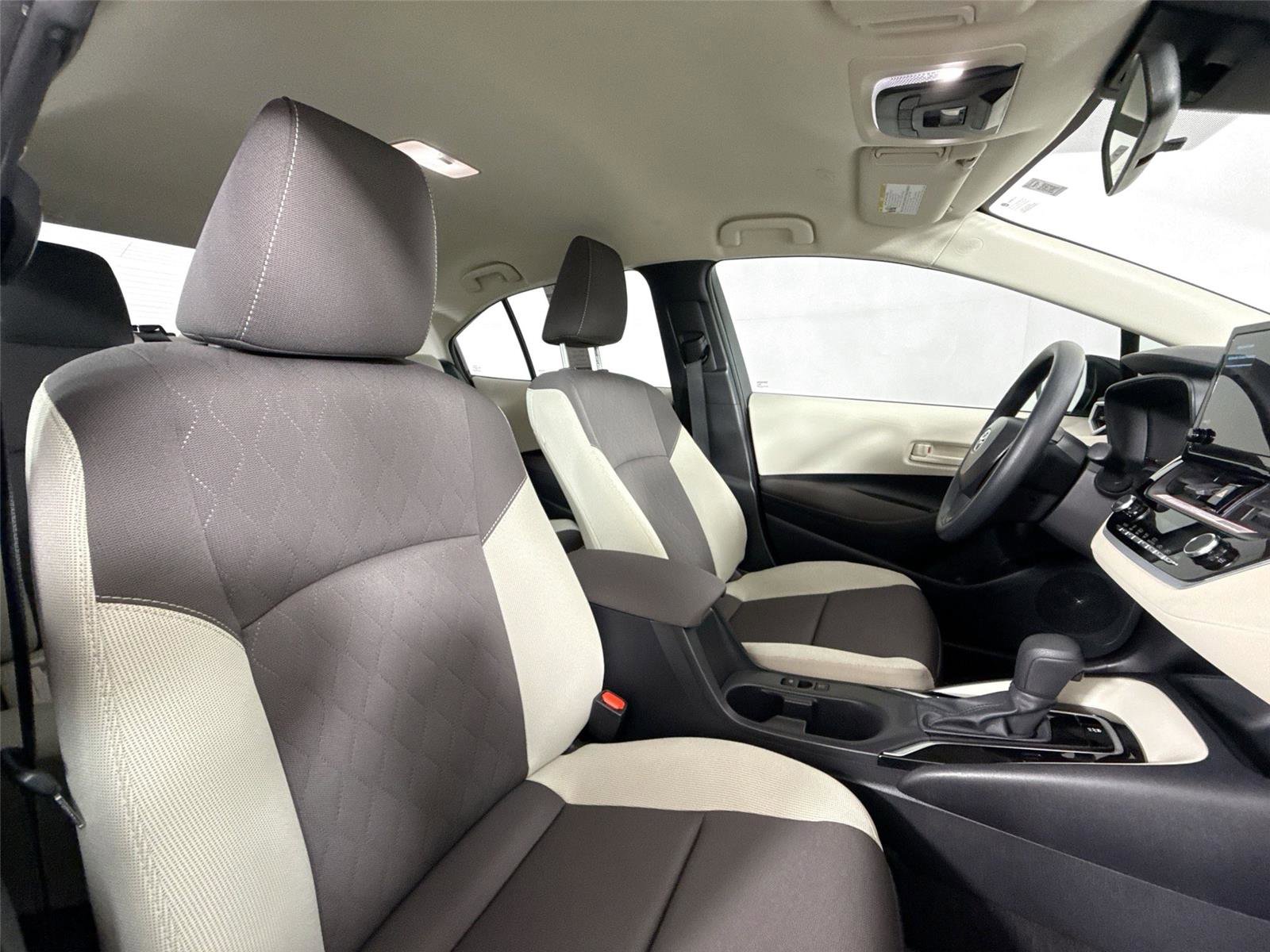 Used 2025 Toyota Corolla LE image 41