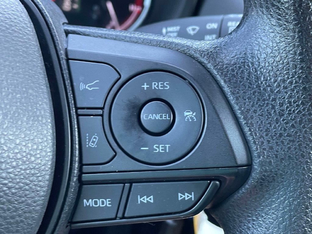 Used 2025 Toyota RAV4 LE FWD image 31