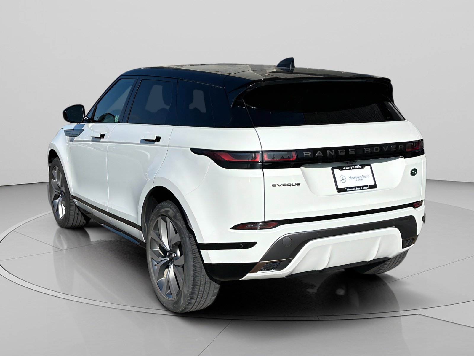 Used 2023 Land Rover Range Rover Evoque R-Dynamic S image 7