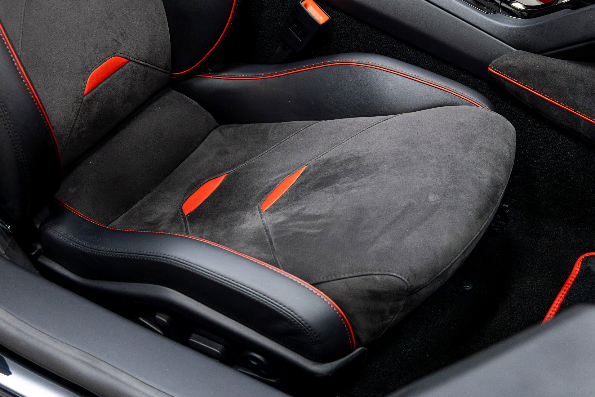 Used 2020 Lamborghini Huracan EVO image 30