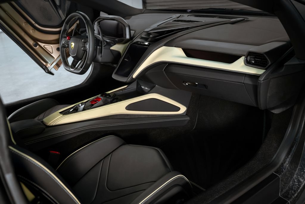 Used 2024 Lamborghini Revuelto AWD/4WD image 31