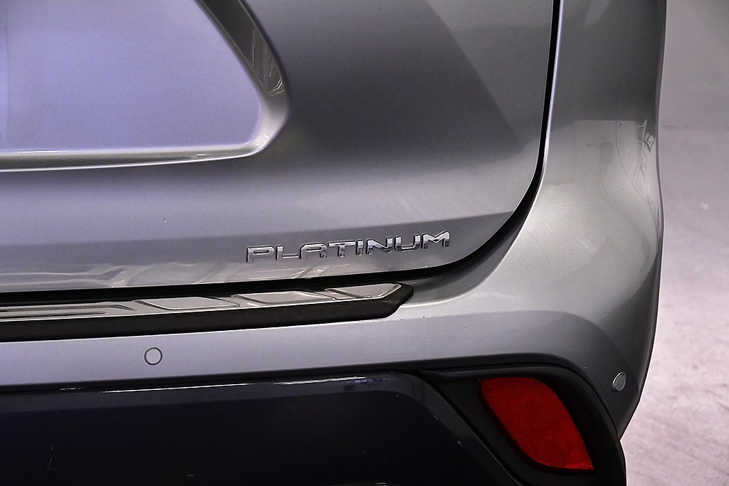 Used 2022 Toyota Highlander Platinum image 11