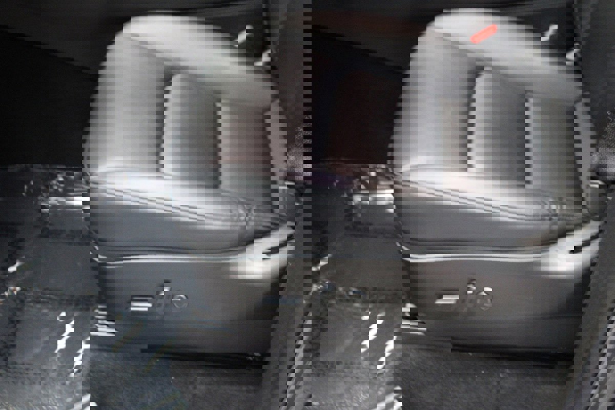 Used 2022 Tesla Model Y Long Range image 11