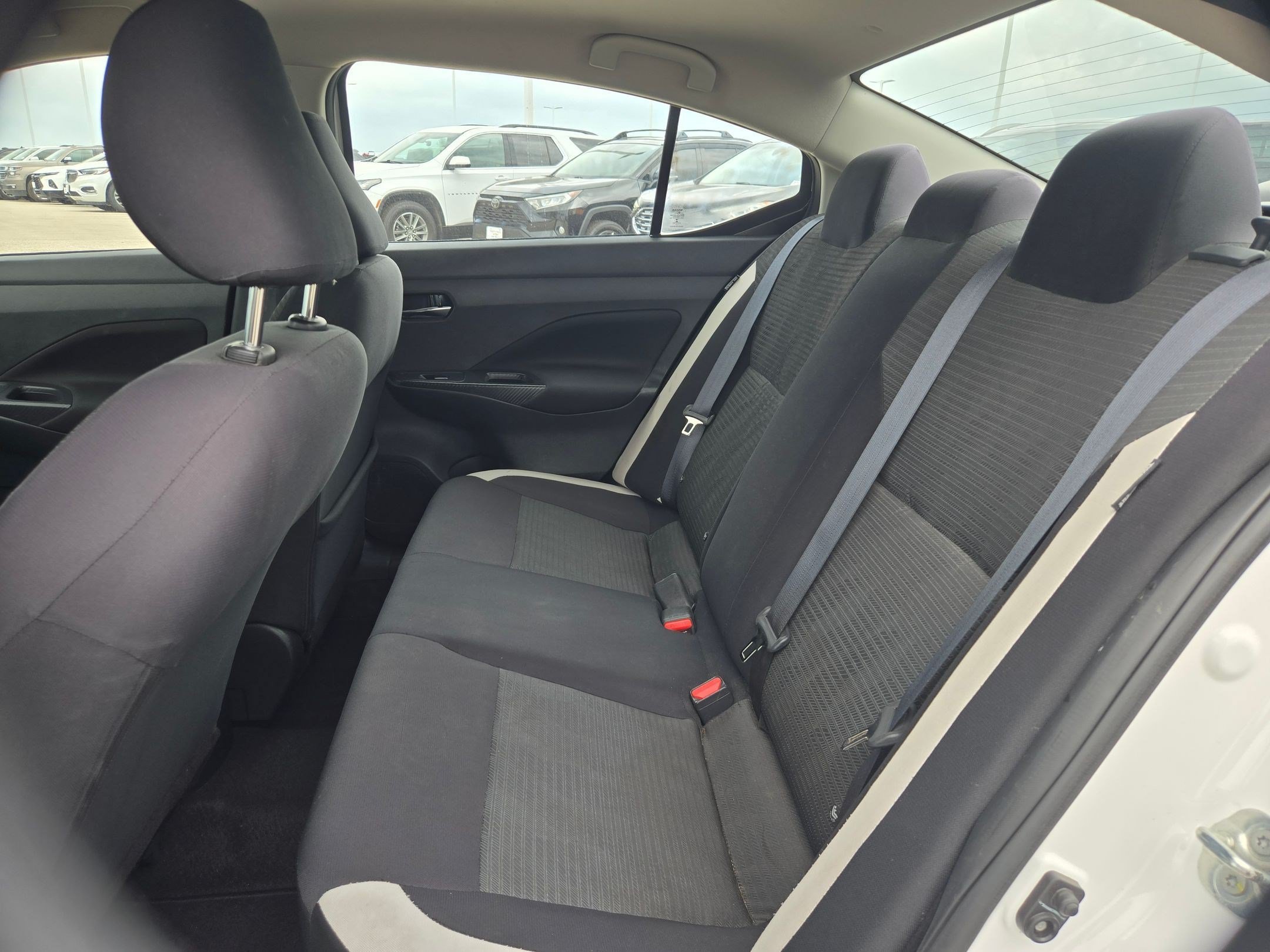 Used 2022 Nissan Versa SV FWD image 14