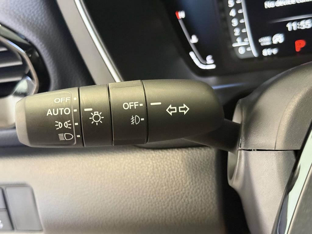 Used 2025 Honda Pilot Black Edition image 31