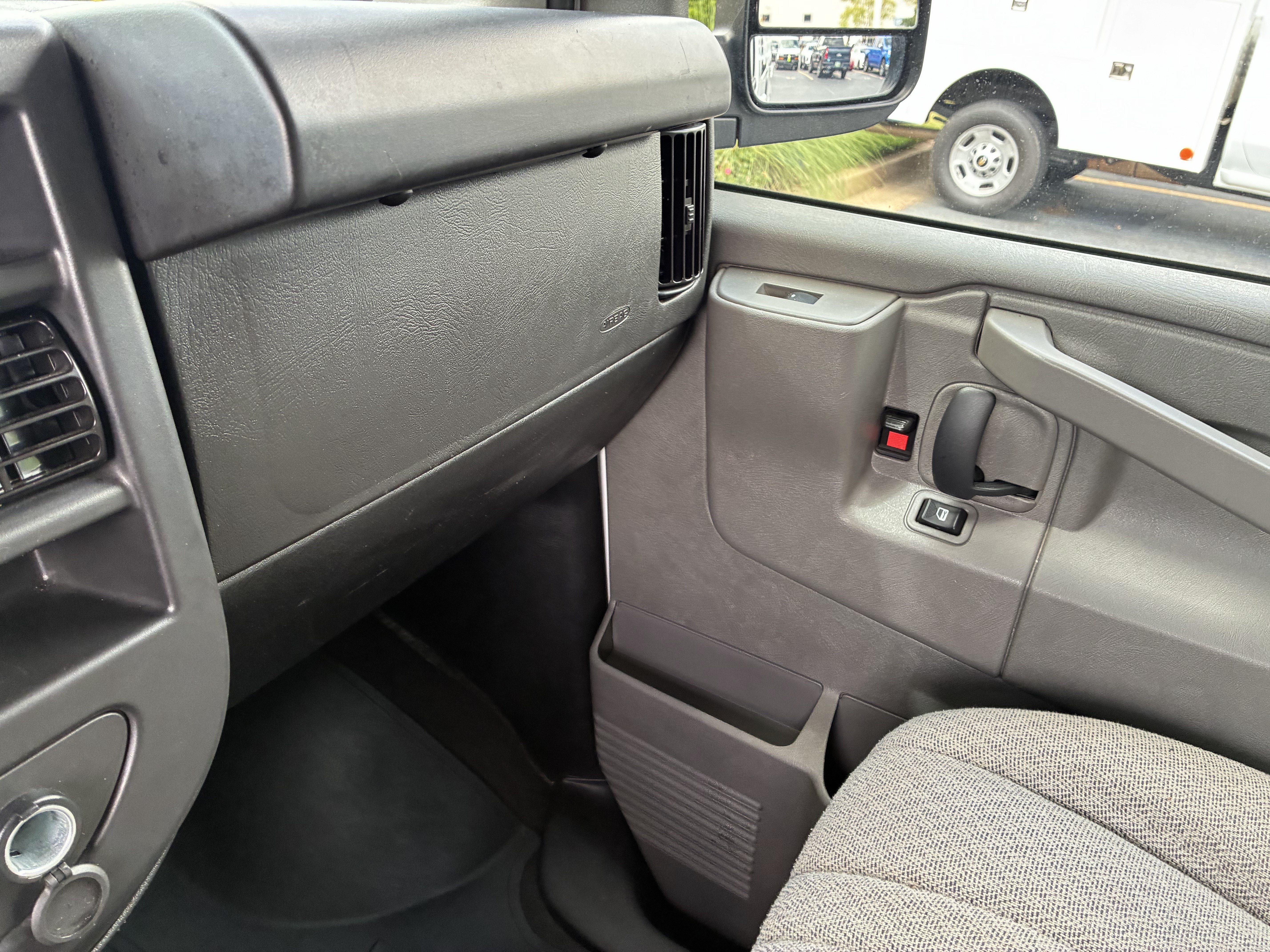 Used 2025 Chevrolet Express 3500 LT w/ LT Preferred Equipment Group RWD image 36