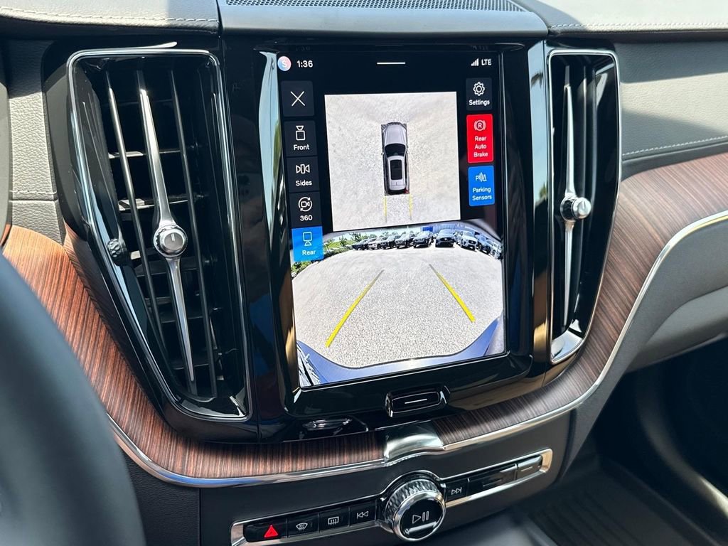Certified 2025 Volvo XC60 B5 Ultra w/ Climate Package AWD/4WD image 17