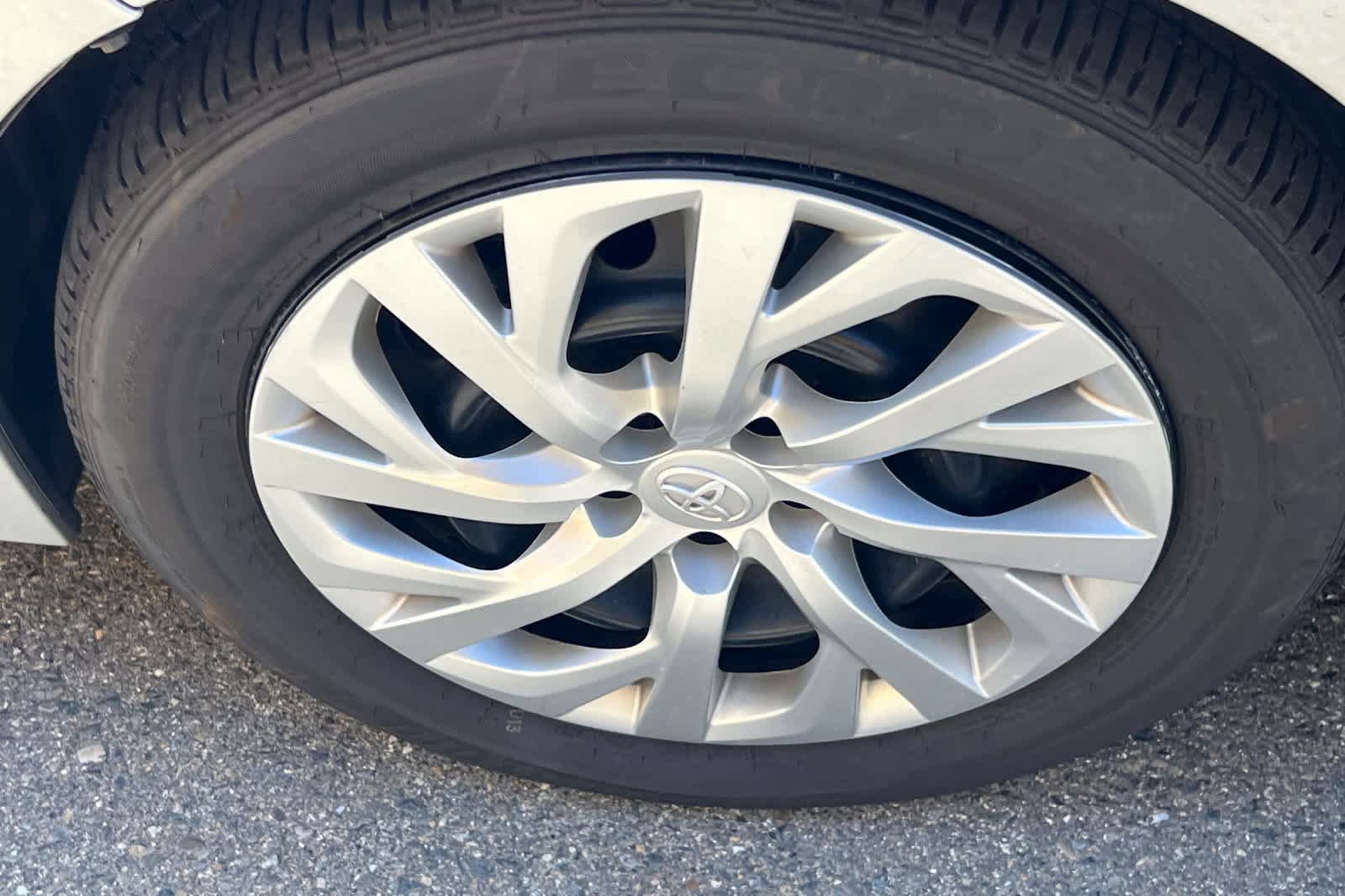 Used 2017 Toyota Corolla LE FWD image 10