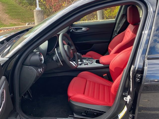 New 2025 Alfa Romeo Giulia AWD image 21