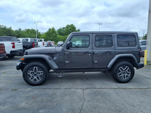 Used 2025 Jeep Wrangler Unlimited Sahara AWD/4WD image 9