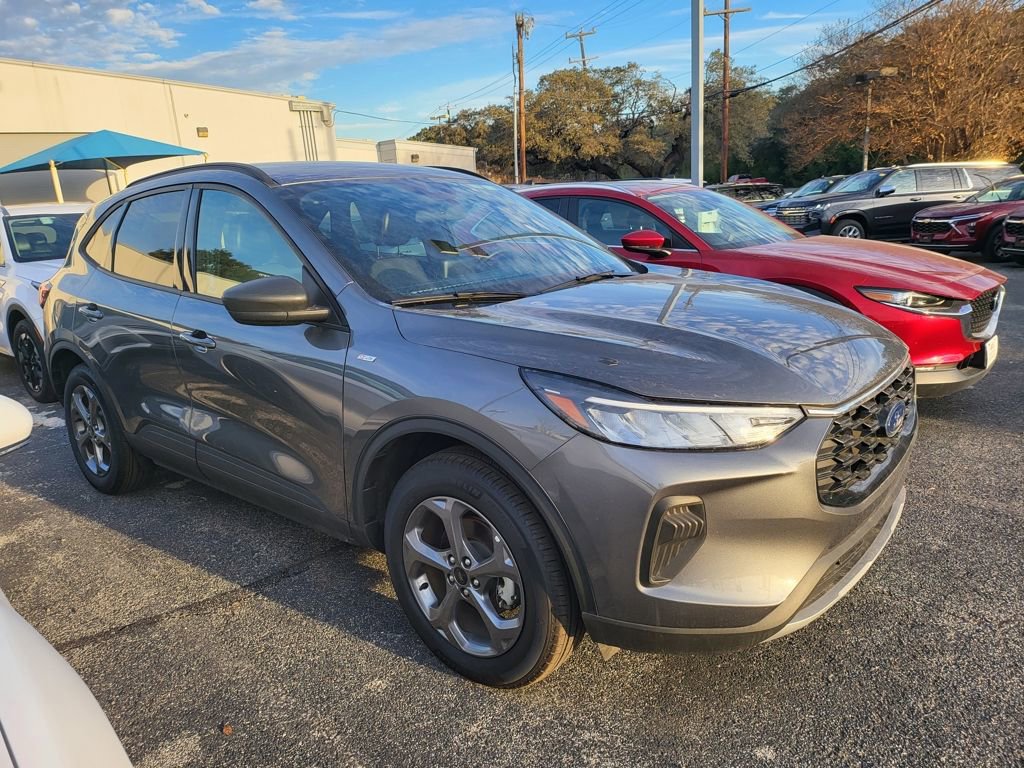 Used 2025 Ford Escape ST-Line image 4
