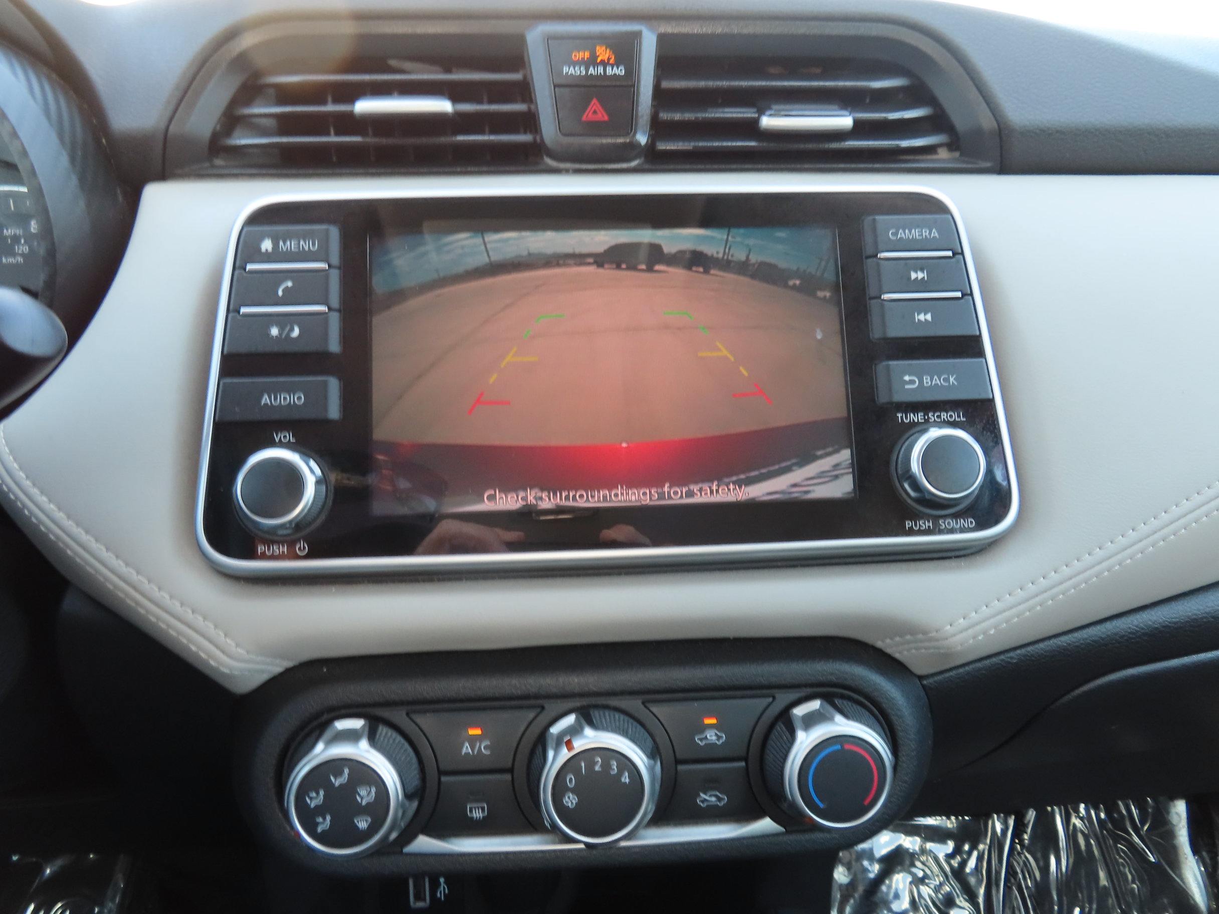 Used 2020 Nissan Versa SV FWD image 24