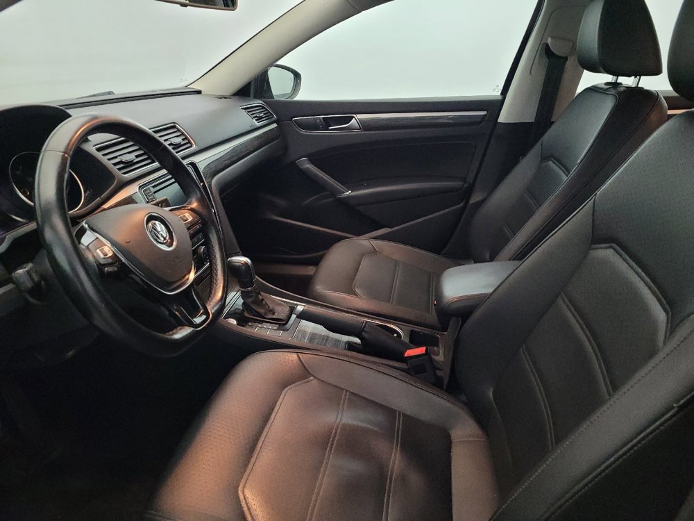 Used 2018 Volkswagen Passat 2.0T SE FWD image 17