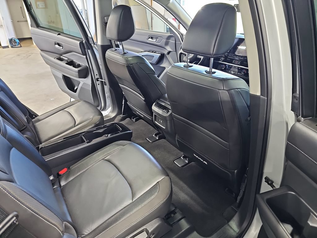 Certified 2024 Nissan Pathfinder SL w/ SL Premium Package AWD/4WD image 11