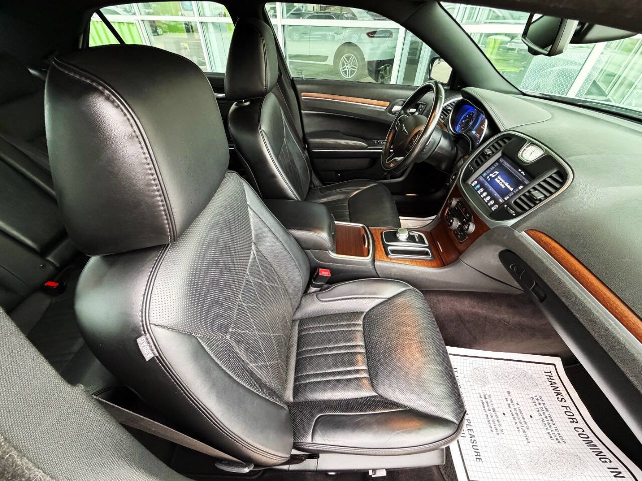 Used 2017 Chrysler 300 C Platinum image 17