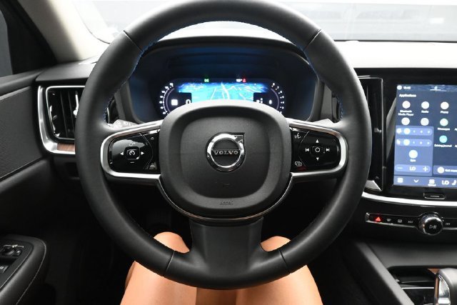 Used 2025 Volvo S60 B5 Plus FWD image 23