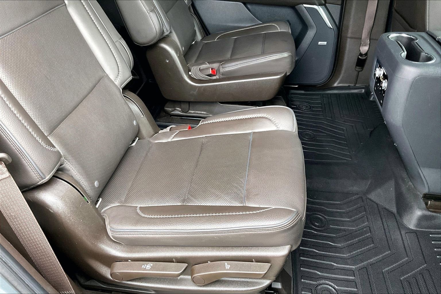 Used 2021 GMC Yukon Denali w/ Denali Premium Package image 18