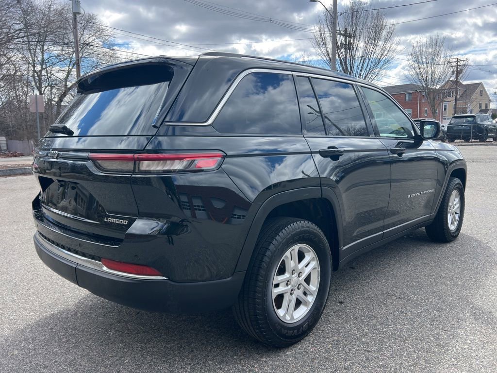 Used 2023 Jeep Grand Cherokee Laredo image 5