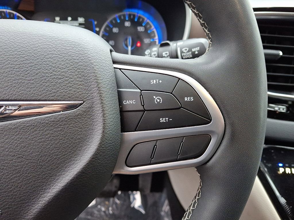 Used 2023 Chrysler Voyager LX image 22