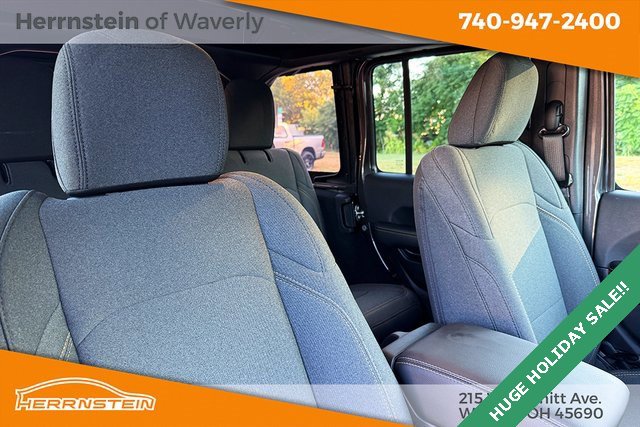 Used 2024 Jeep Wrangler Sahara image 28