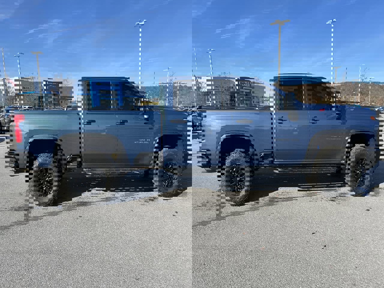 Used 2024 Chevrolet Silverado 2500 ZR2 w/ Snow Plow Prep/Camper Package image 8