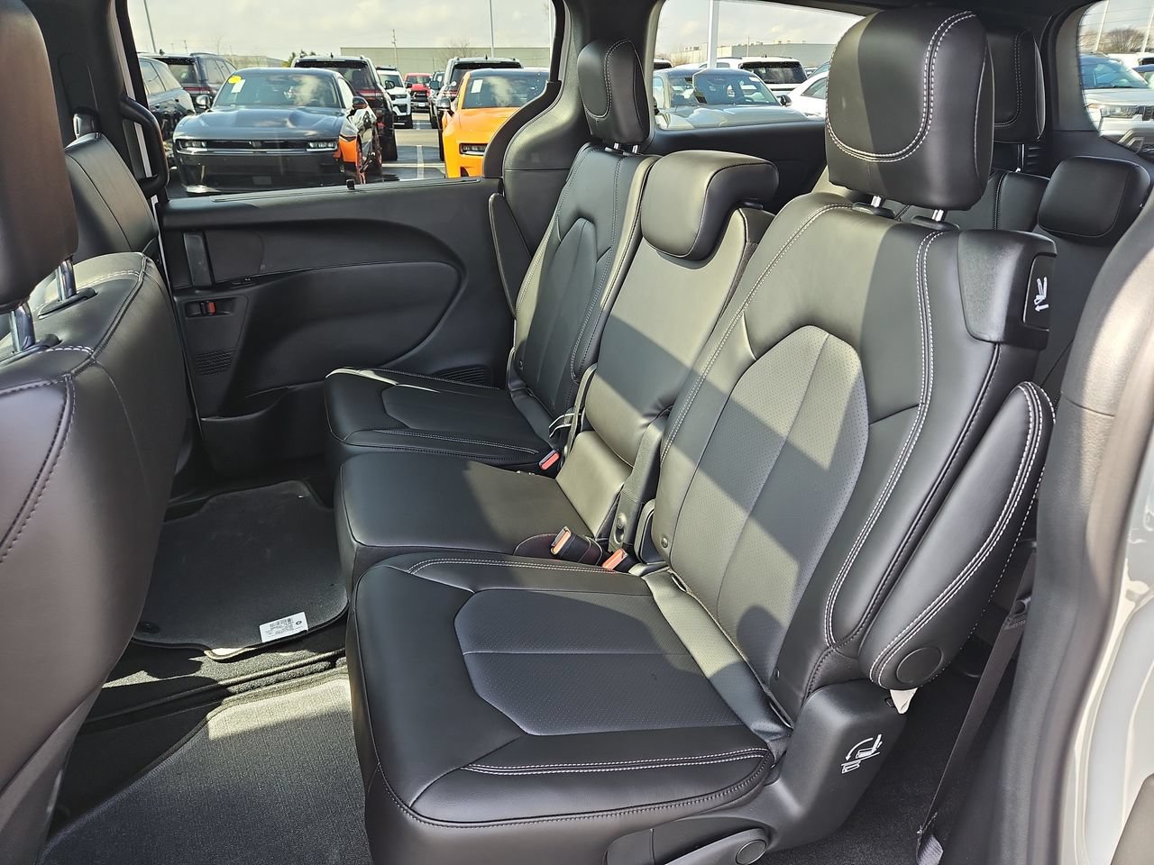 New 2026 Chrysler Pacifica Select w/ S Appearance Package FWD image 14