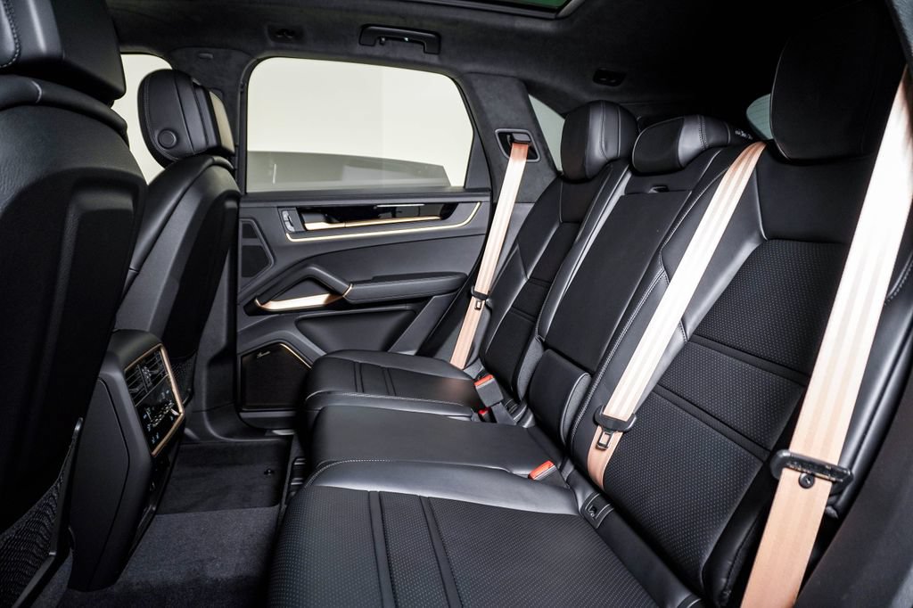 New 2026 Porsche Cayenne Turbo AWD/4WD image 17