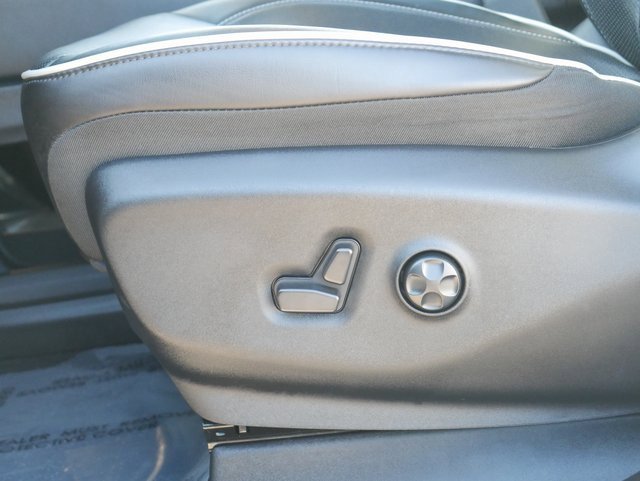 Used 2023 Chrysler Pacifica Limited w/ S Appearance Package image 14