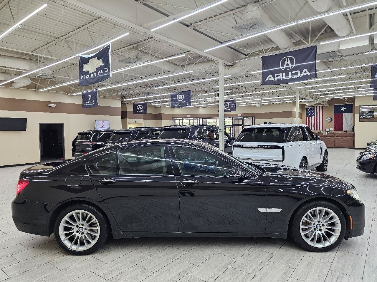 Used 2015 BMW 750i w/ M Sport Edition RWD image 5