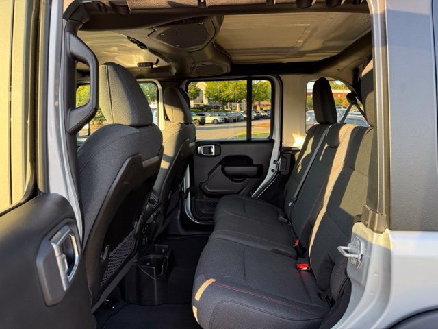 Used 2024 Jeep Wrangler Unlimited Rubicon w/ Technology Group AWD/4WD image 28