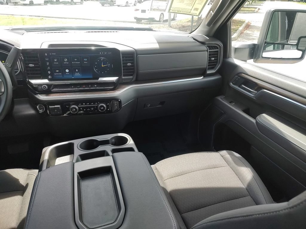 Used 2025 Chevrolet Silverado 2500 LT w/ Convenience Package AWD/4WD image 11