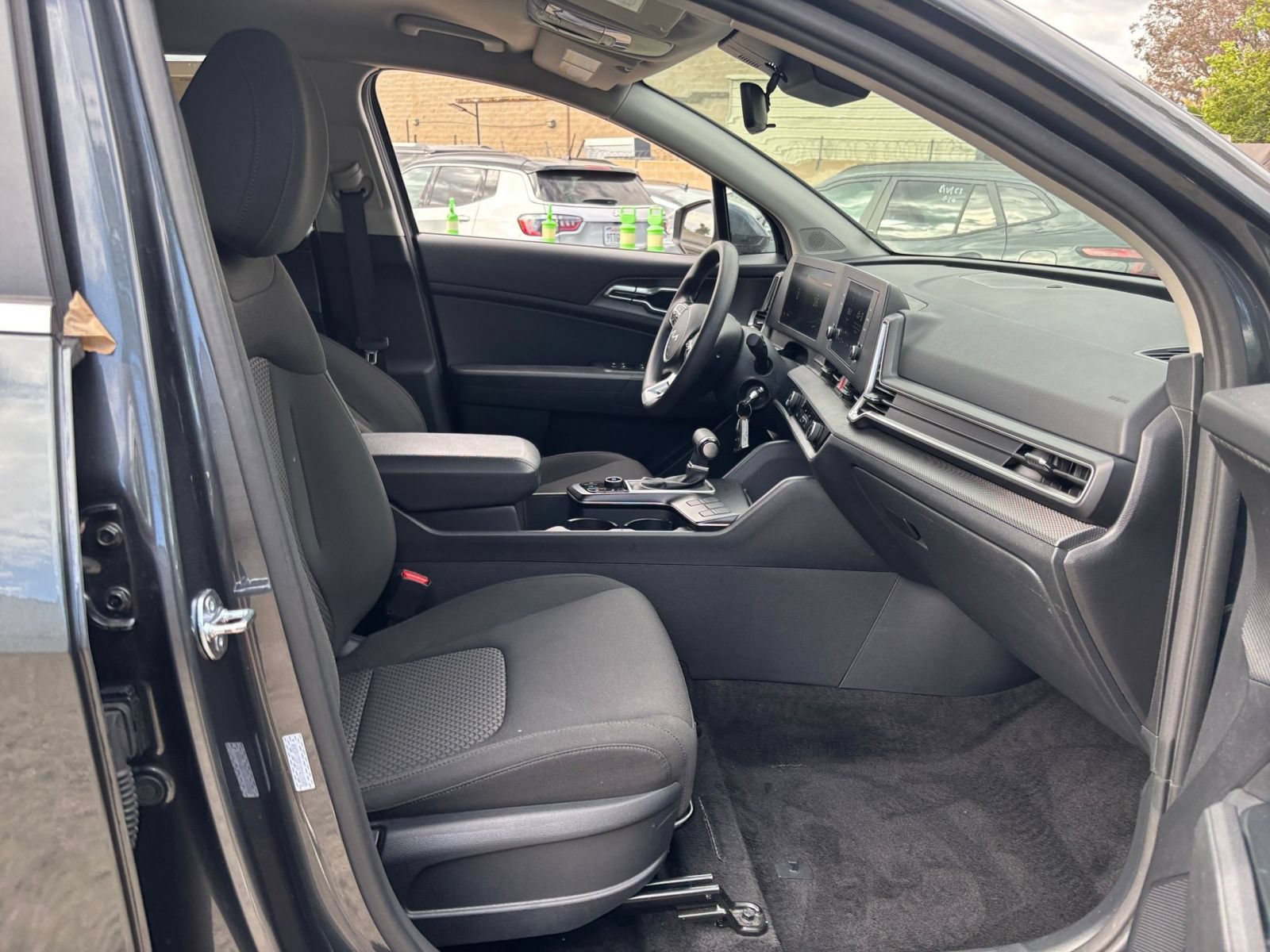 Used 2025 Kia Sportage LX FWD image 35