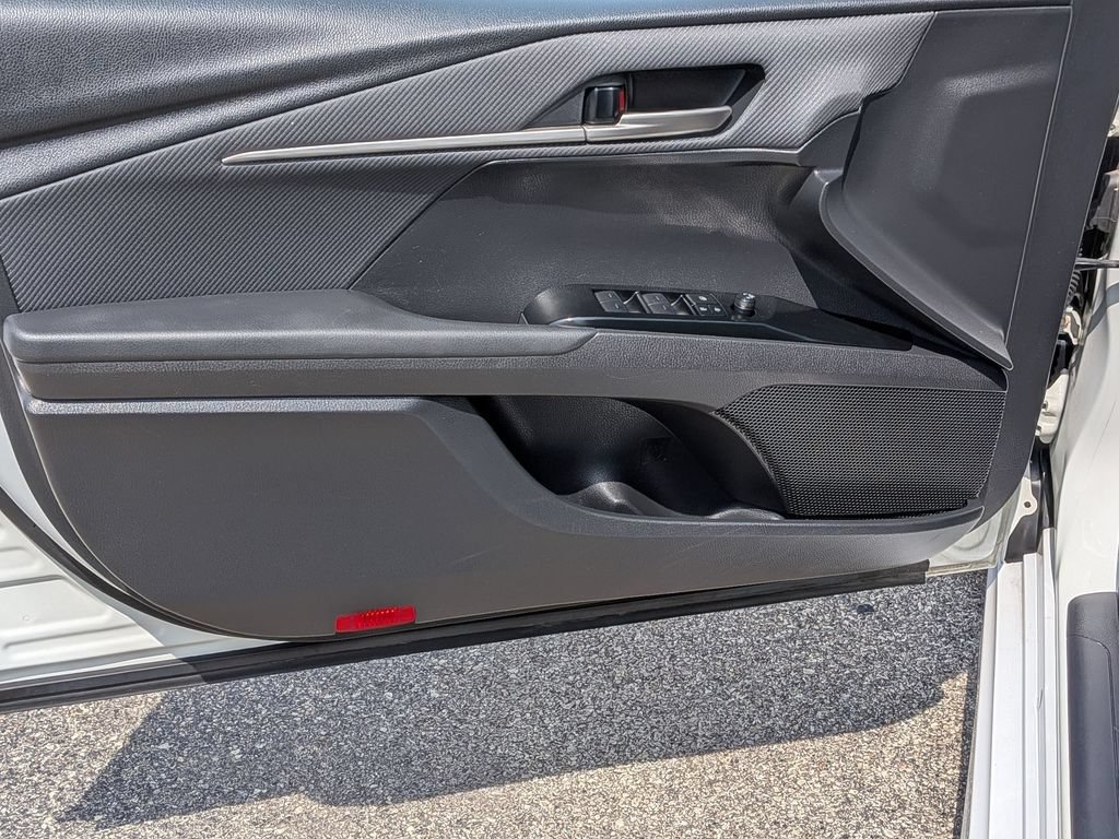 Used 2025 Toyota Camry SE FWD image 18