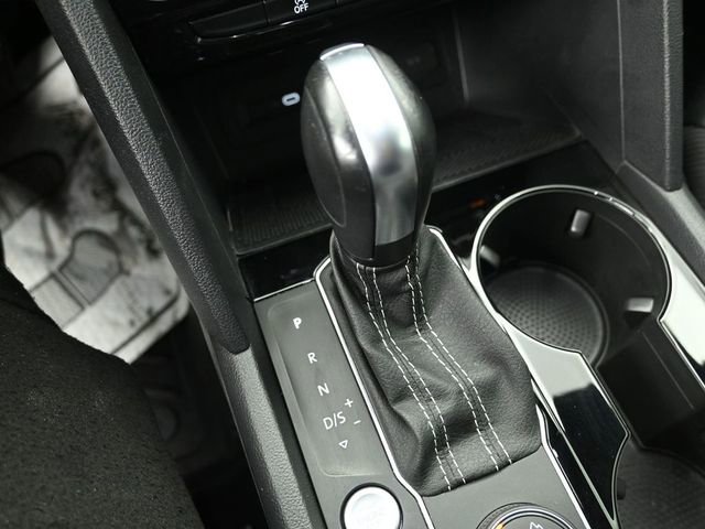 Used 2022 Volkswagen Atlas Cross Sport SE w/ Black Wheel Package image 13