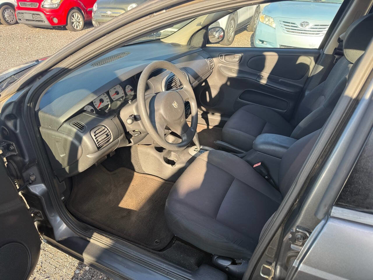 Used 2004 Dodge Neon SXT image 15