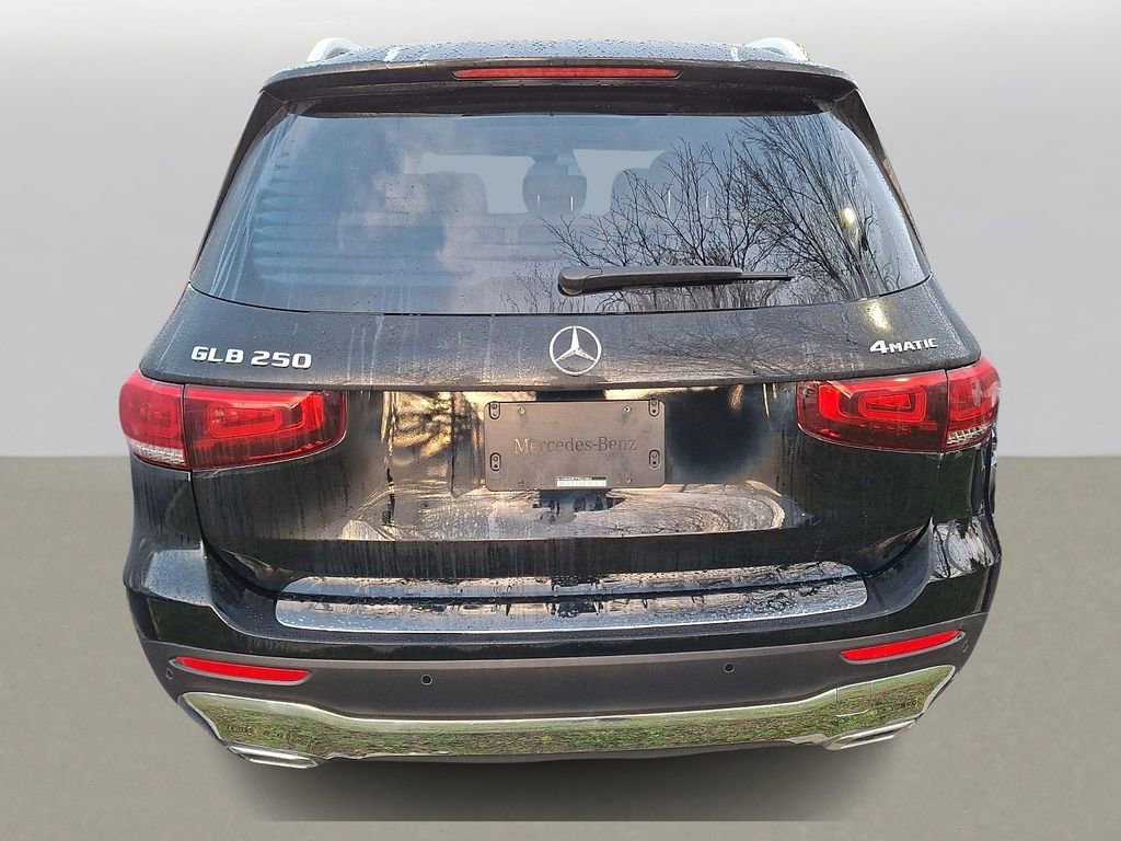 Used 2023 Mercedes-Benz GLB 250 4MATIC image 4