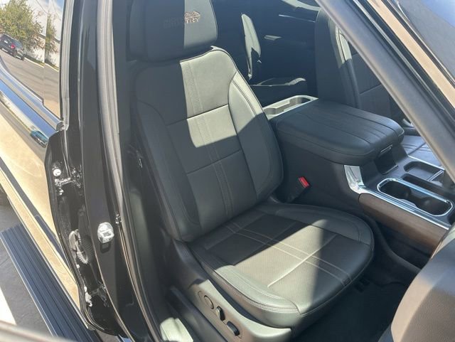 Used 2024 Chevrolet Silverado 1500 High Country w/ Midnight Edition AWD/4WD image 25