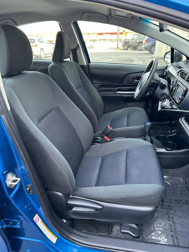 Used 2016 Toyota Prius C Two image 9