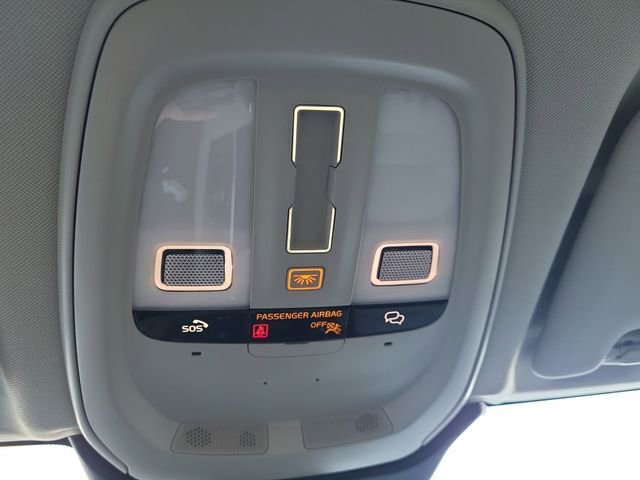 Used 2023 Volvo XC60 T8 Plus image 19