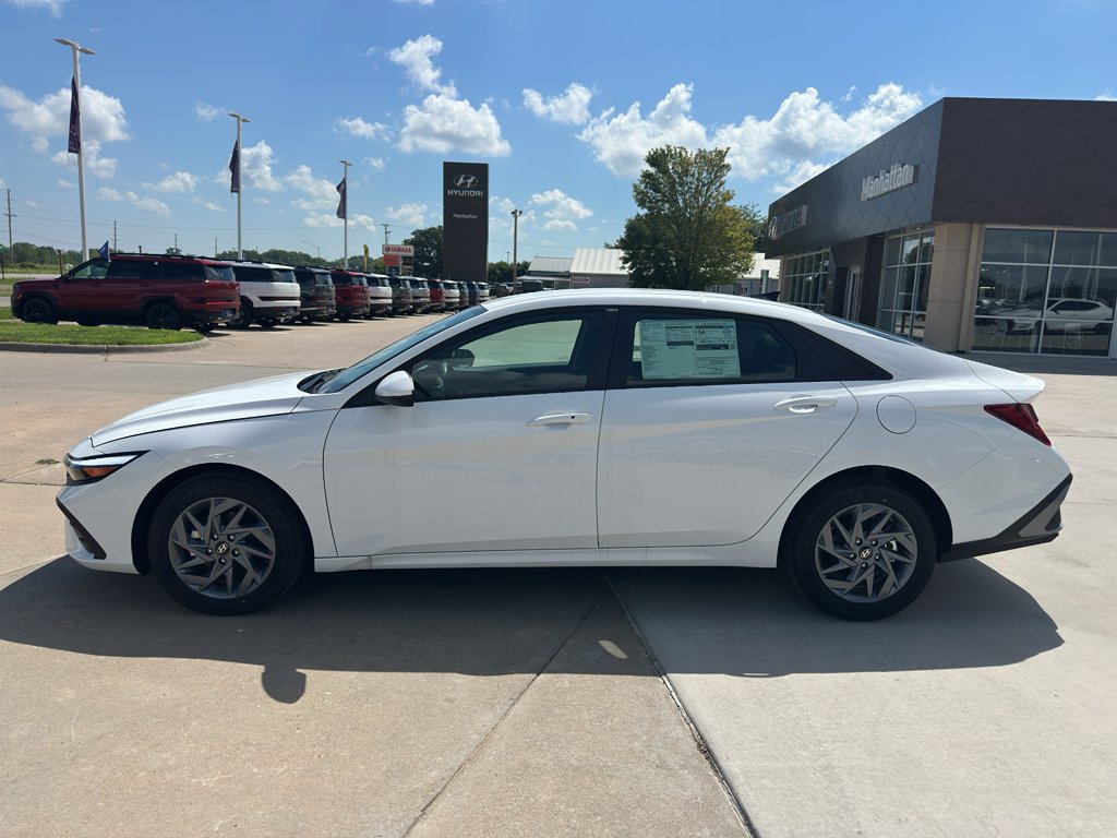 New 2026 Hyundai Elantra Hybrid FWD image 4
