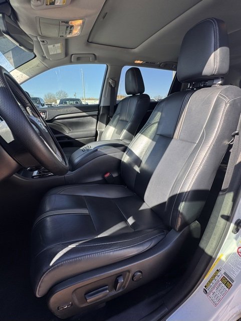 Used 2018 Toyota Highlander SE image 9