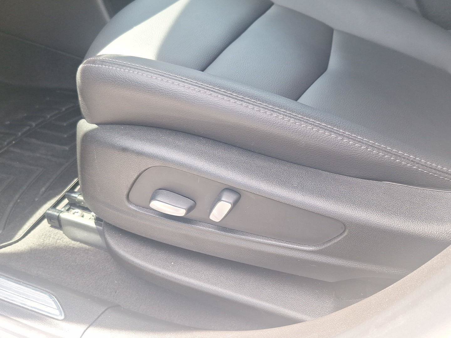 Used 2020 Cadillac XT5 Luxury AWD/4WD image 13