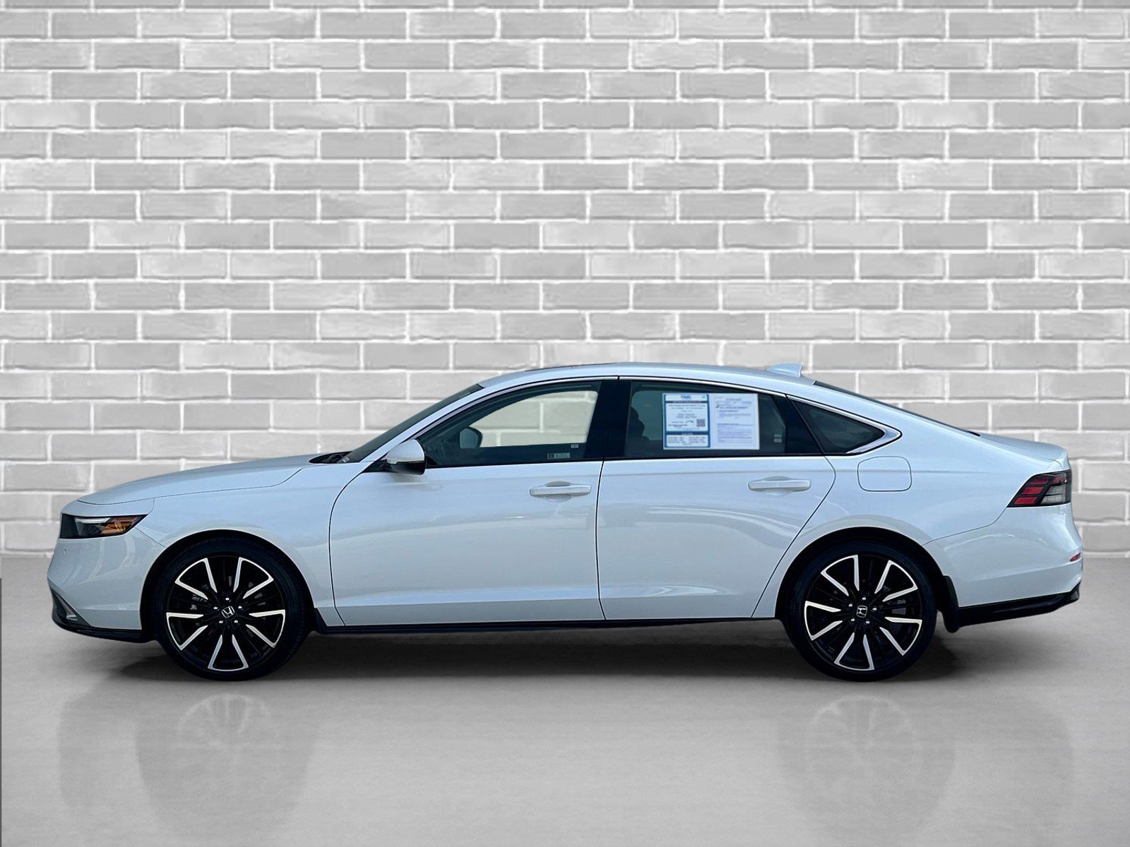 Used 2024 Honda Accord Touring image 2